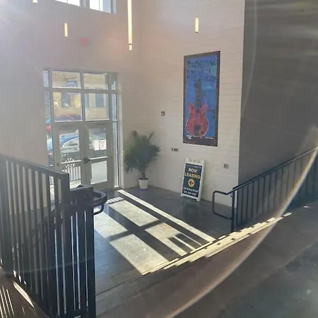 Smart 1 Bed 1 Bath Loft By Lorraine Motel